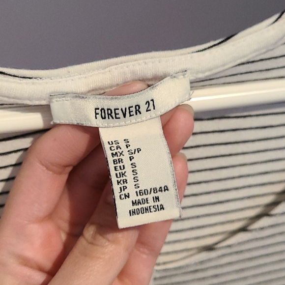 T-shirt - Picture 2 of 3